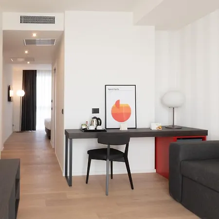 מלון Punta Tipa 4*