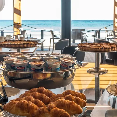 فندق Punta Tipa 4*